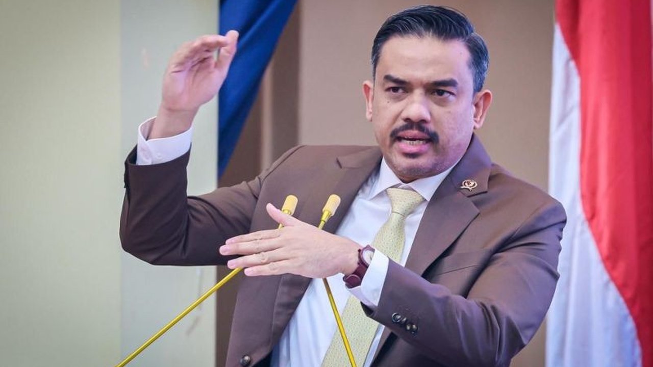 Menteri UMKM Maman Abdurrahman mengajak perguruan tinggi untuk memperkuat Pendidikan Kewirausahaan Kampus, guna membangkitkan semangat wirausaha mahasiswa dan mengejar ketertinggalan rasio wirausaha nasional.