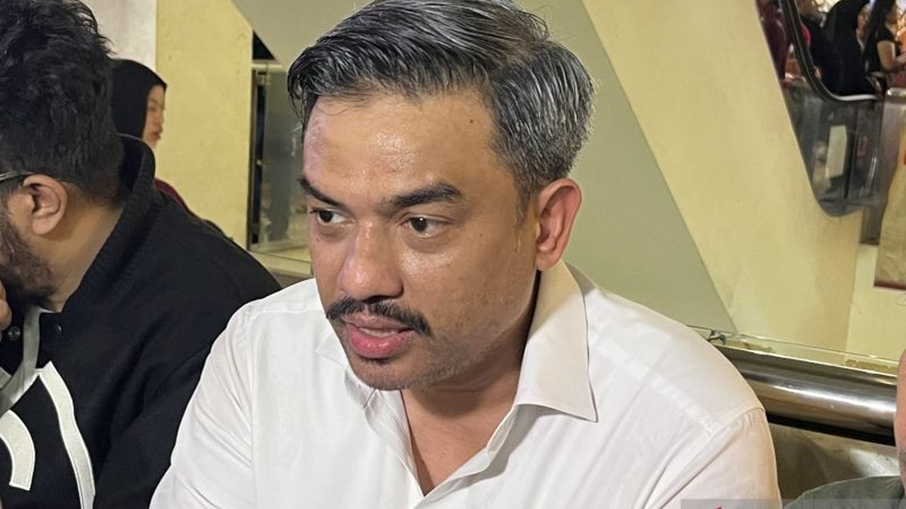 Menteri UMKM Maman Abdurrahman berupaya mencari formulasi terbaik untuk Isu Pedagang Thrifting, menyeimbangkan aturan dan keberlangsungan ekonomi masyarakat.