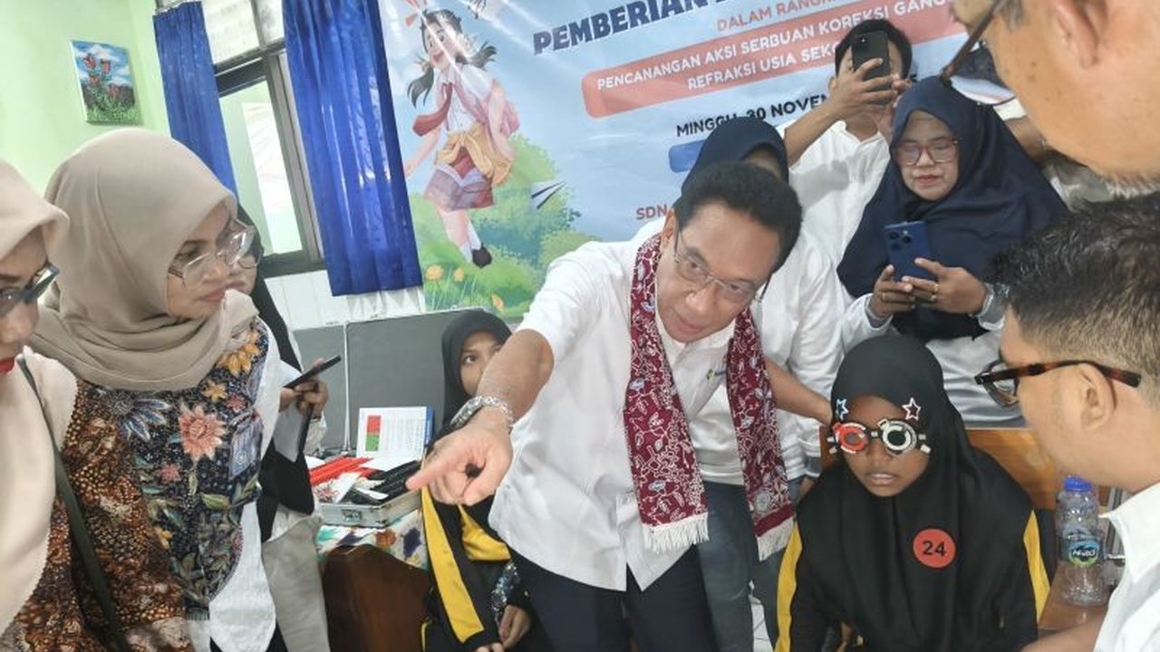 Kementerian Kesehatan (Kemenkes) mengintensifkan program pemeriksaan mata anak sekolah di seluruh Indonesia, bertujuan mendukung prestasi siswa dan mengatasi lonjakan kasus rabun akibat penggunaan gawai.