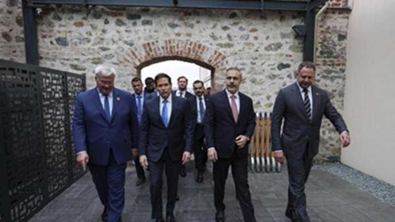 (Dari kiri) Menteri Luar Negeri Ukraina Andrii Sybiha, Menteri Luar Negeri Amerika Serikat Marco Rubio, Menteri Luar Negeri Turki Hakan Fidan dan Kepala Kantor Kepresidenan Ukraina Andriy