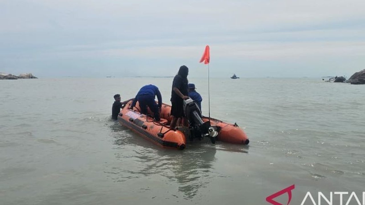 Tim gabungan di Kabupaten Bangka berhasil melakukan evakuasi nakhoda kapal nelayan KM Kerapu Putih yang karam di perairan Pantai Parai. Insiden ini terjadi akibat gelombang pasang.