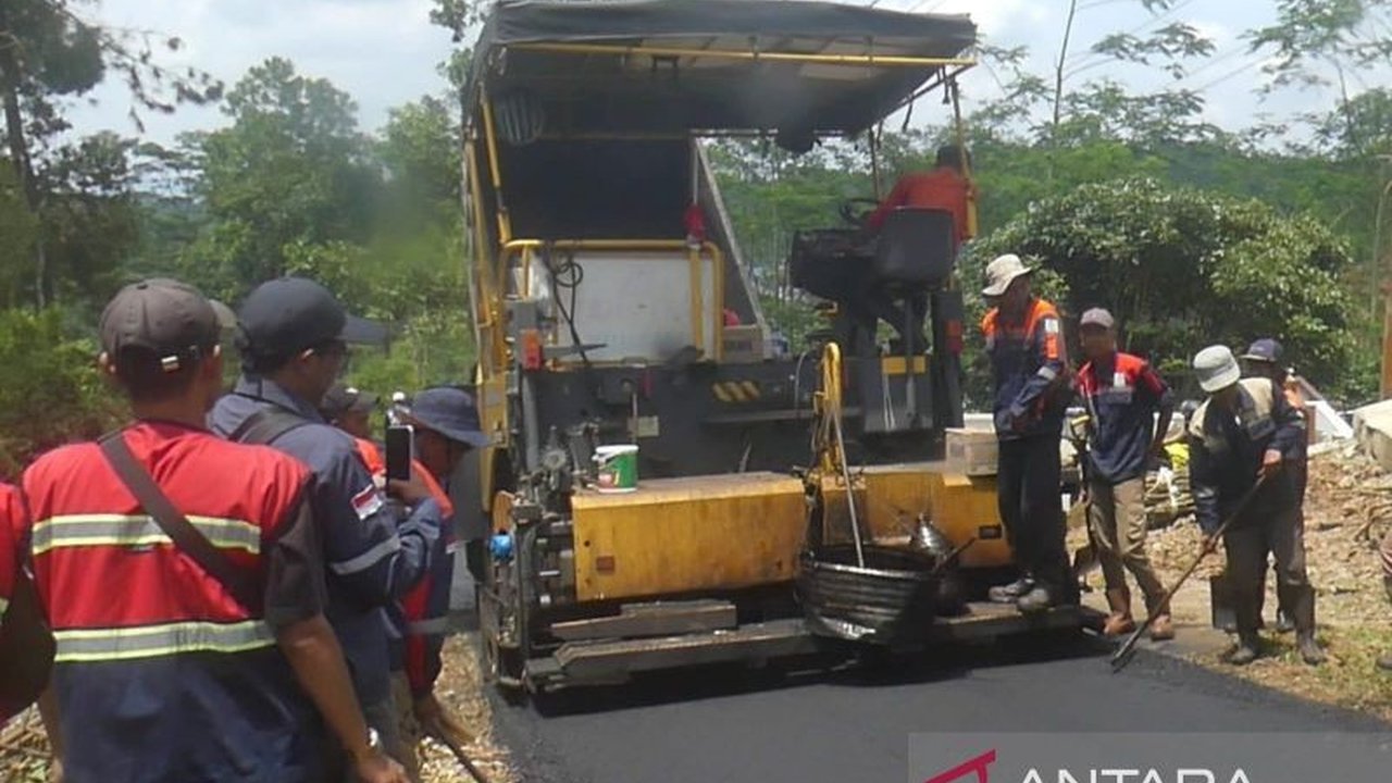 Pemerintah Kabupaten Temanggung serius menggarap perbaikan Jalan Rowoseneng–Tlogopucang sepanjang 3,3 kilometer dengan anggaran Rp1,8 miliar, demi kelancaran mobilitas warga.