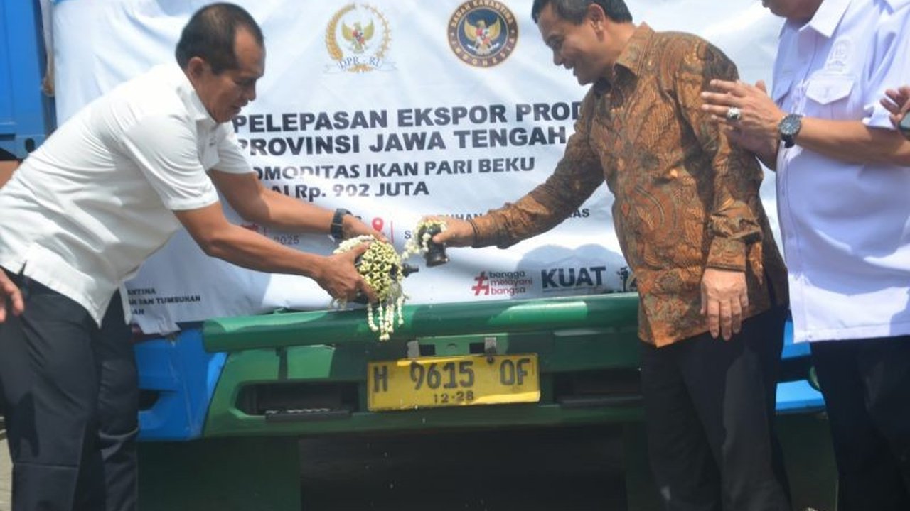 Gabungan Kelompok Tani (Gapoktan) dan UMKM di Jawa Tengah berhasil mencetak nilai ekspor fantastis Rp10,1 miliar, didukung penuh Badan Karantina Indonesia dan Pemprov. Ini bukti potensi besar Ekspor UMKM Jateng!