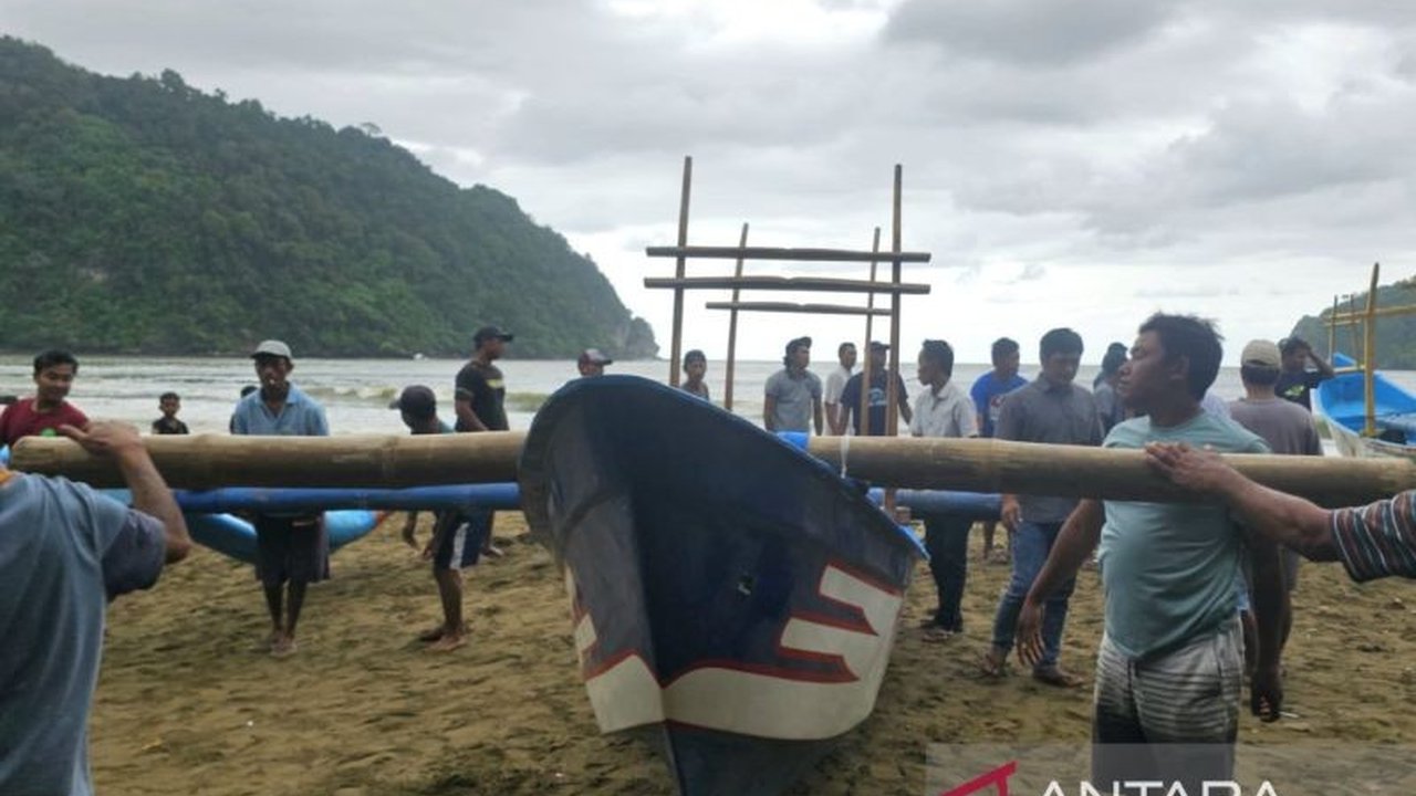 Pemerintah Kabupaten Malang mengusulkan dua desa tambahan untuk menjadi Kampung Nelayan Merah Putih, memperluas jangkauan program KKP demi kesejahteraan nelayan. Apa saja fasilitas yang akan dibangun?
