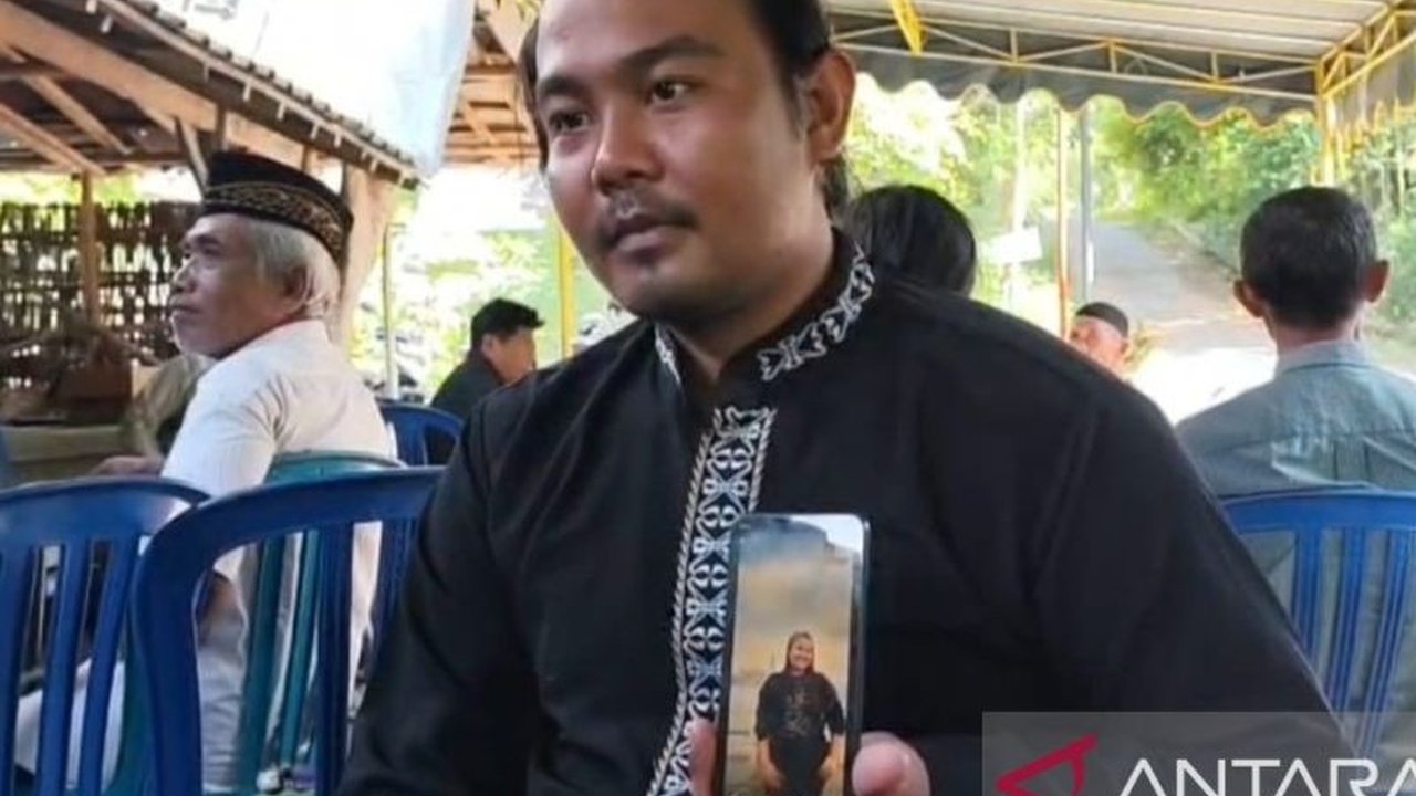 Seorang Pekerja Migran Ponorogo, Dina Martiana, tewas tragis dalam kebakaran apartemen di Hong Kong, meninggalkan duka mendalam bagi keluarga yang menanti kepulangan jenazah.