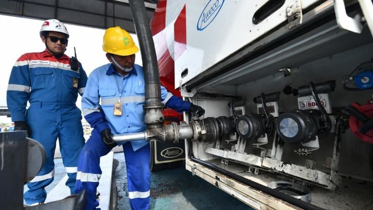 Pertamina Patra Niaga Sumbagut terus berupaya memulihkan distribusi BBM Aceh pasca bencana banjir dan longsor, memastikan pasokan energi tetap tersedia bagi masyarakat terdampak.