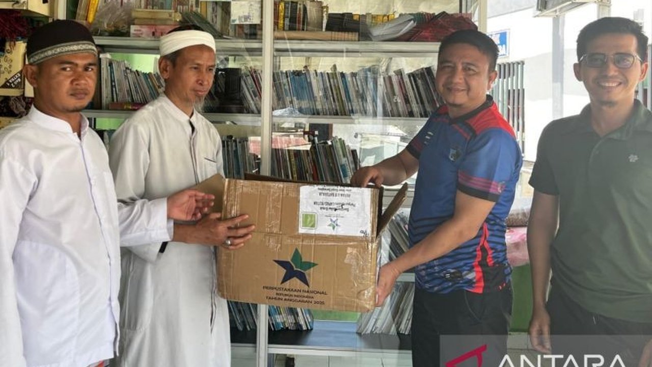 Rutan Kelas IIB Baturaja menerima 100 buku bacaan dari Perpusnas RI untuk meningkatkan minat baca warga binaan, memperluas wawasan, dan mendukung pembinaan kepribadian.