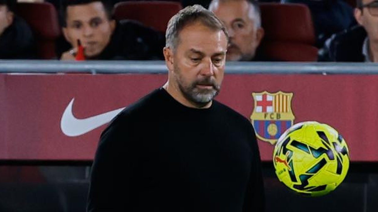 Pelatih kepala Barcelona, Hansi Flick, saat pertandingan La Liga Spanyol antara Barcelona dan Alaves, di Barcelona, Spanyol, Sabtu, 29 November 2025. (Foto AP/Joan Monfort)