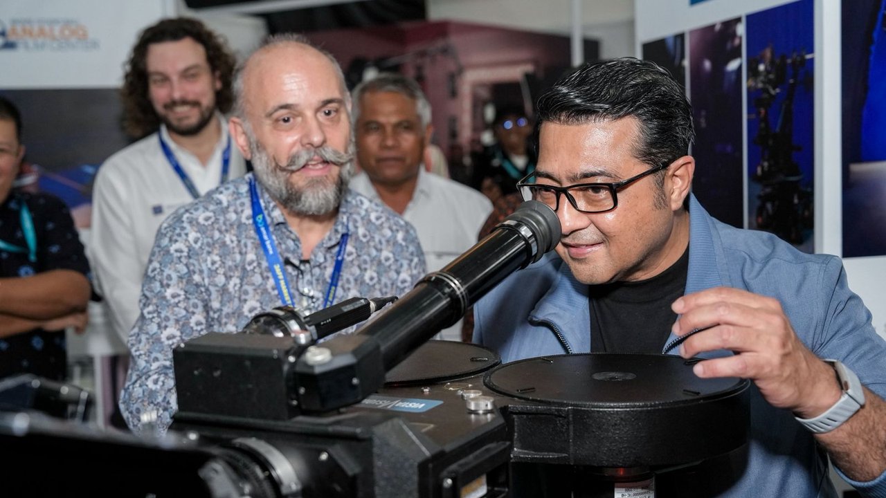 Menekraf Tinjau Booth Kreatif di JAFF Market