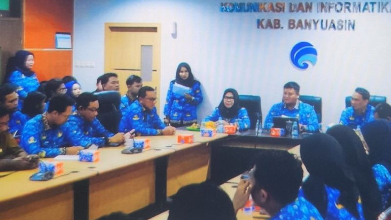 Pemkab Banyuasin mempercepat implementasi Satu Data Banyuasin dengan memanfaatkan aplikasi Romantik. Inisiatif ini bertujuan mewujudkan tata kelola data akurat, terpadu, dan mudah diakses demi pembangunan daerah yang lebih baik.