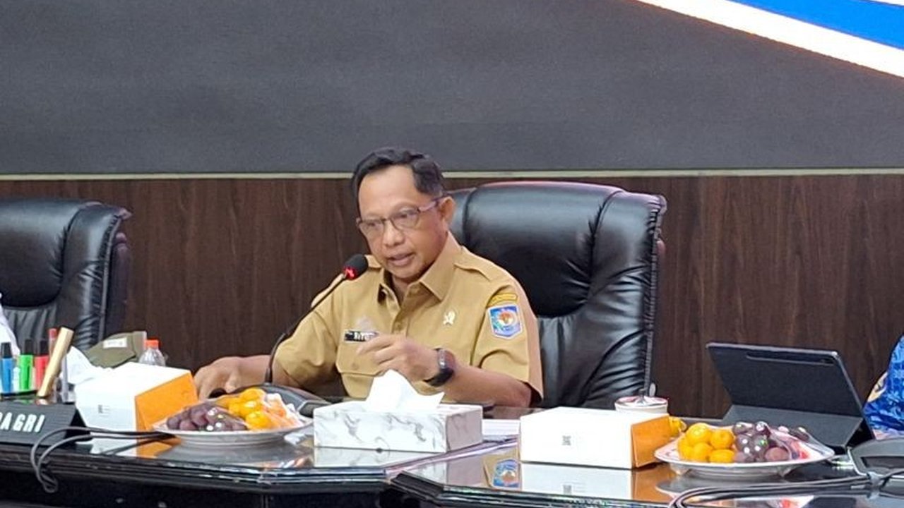 Mendagri instruksikan pemda siaga bencana jelang Nataru 2026, meminta antisipasi cuaca ekstrem, mobilitas tinggi, hingga potensi kenaikan harga pangan demi keselamatan dan kenyamanan publik.