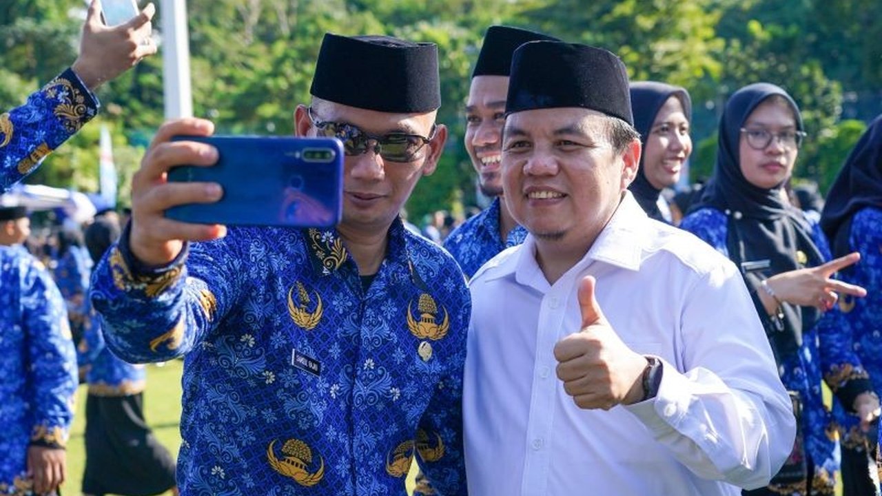 Ketua DPRD Kota Bogor Adityawarman Adil menekankan peran krusial 3.868 PPPK paruh waktu Bogor dalam meningkatkan kualitas layanan publik, sejalan dengan visi pembangunan daerah. Simak detailnya!