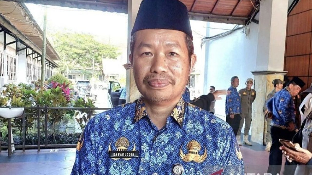 Pemerintah Kabupaten Kotawaringin Timur (Kotim) menggelar lelang jabatan untuk 11 posisi JPT demi mengisi kekosongan dan meningkatkan kinerja pemerintahan. Lelang Jabatan Kotawaringin Timur ini menarik perhatian.