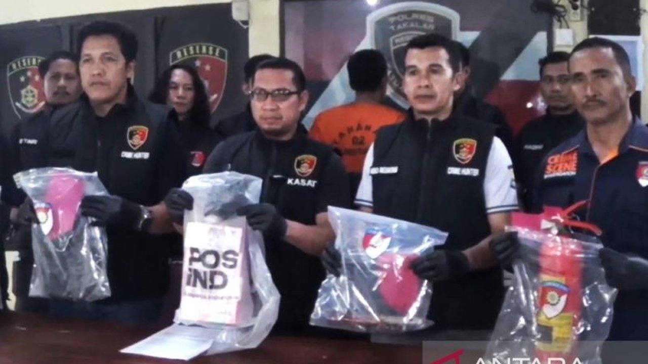 Satuan Reskrim Polres Takalar berhasil membekuk seorang karyawan PT Pos yang menjadi pelaku perampokan uang BLT senilai Rp600 juta setelah menganiaya pimpinan kantor. Kasus perampokan uang BLT Takalar ini terungkap setelah penyelidikan intensif.