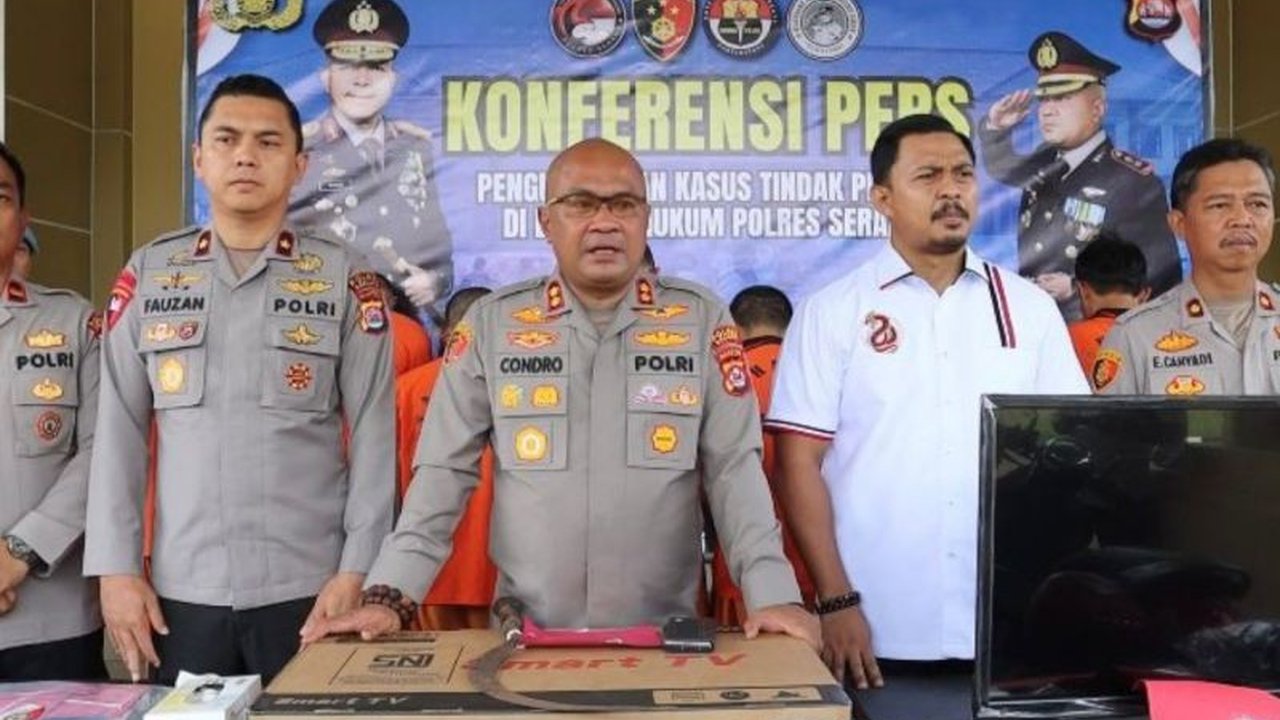 Polres Serang berhasil mengungkap 1.009 kasus kriminal sepanjang tahun 2025 dengan tingkat penyelesaian perkara 100 persen, menunjukkan kinerja luar biasa dalam menjaga keamanan masyarakat di wilayah hukumnya.