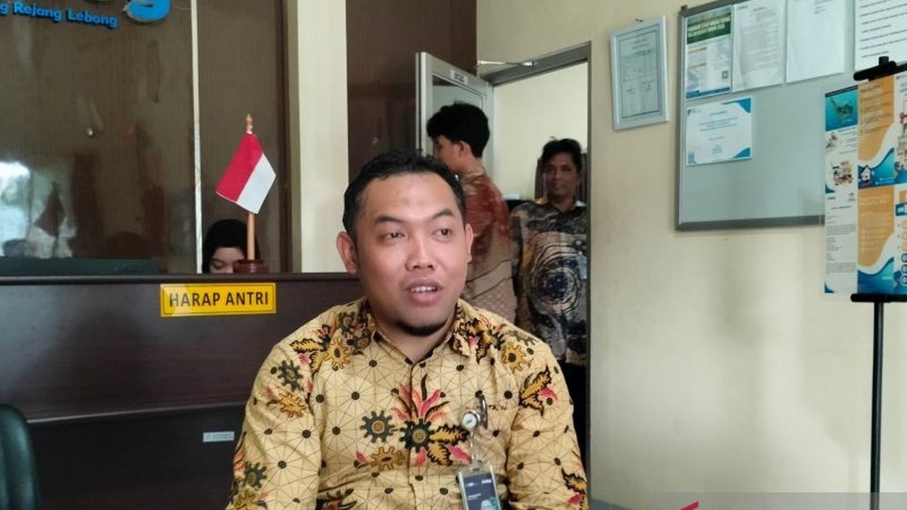 Perum Bulog Cabang Rejang Lebong telah menyalurkan 723,86 ton beras Bantuan Pangan Pemerintah (BPP) untuk Oktober-November, menargetkan rampung awal Desember. Penyaluran Beras Bulog Rejang Lebong ini masih menyisakan sedikit dan akan segera dituntaskan.