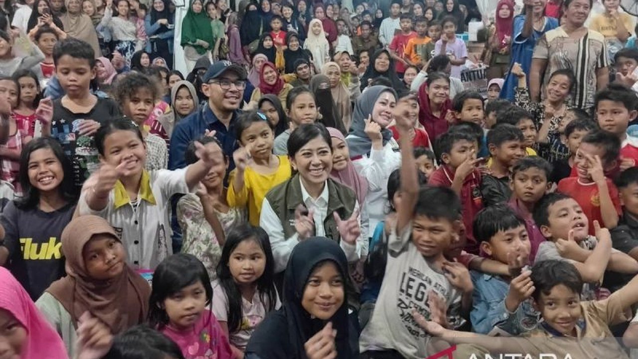 Menteri Komunikasi dan Digital, Meutya Hafid, meninjau posko trauma healing anak di Deli Serdang, Sumatera Utara, menegaskan perannya sebagai sarana aktivitas penting bagi anak-anak pasca-bencana. Simak bagaimana posko ini membantu pemulihan psikologis me