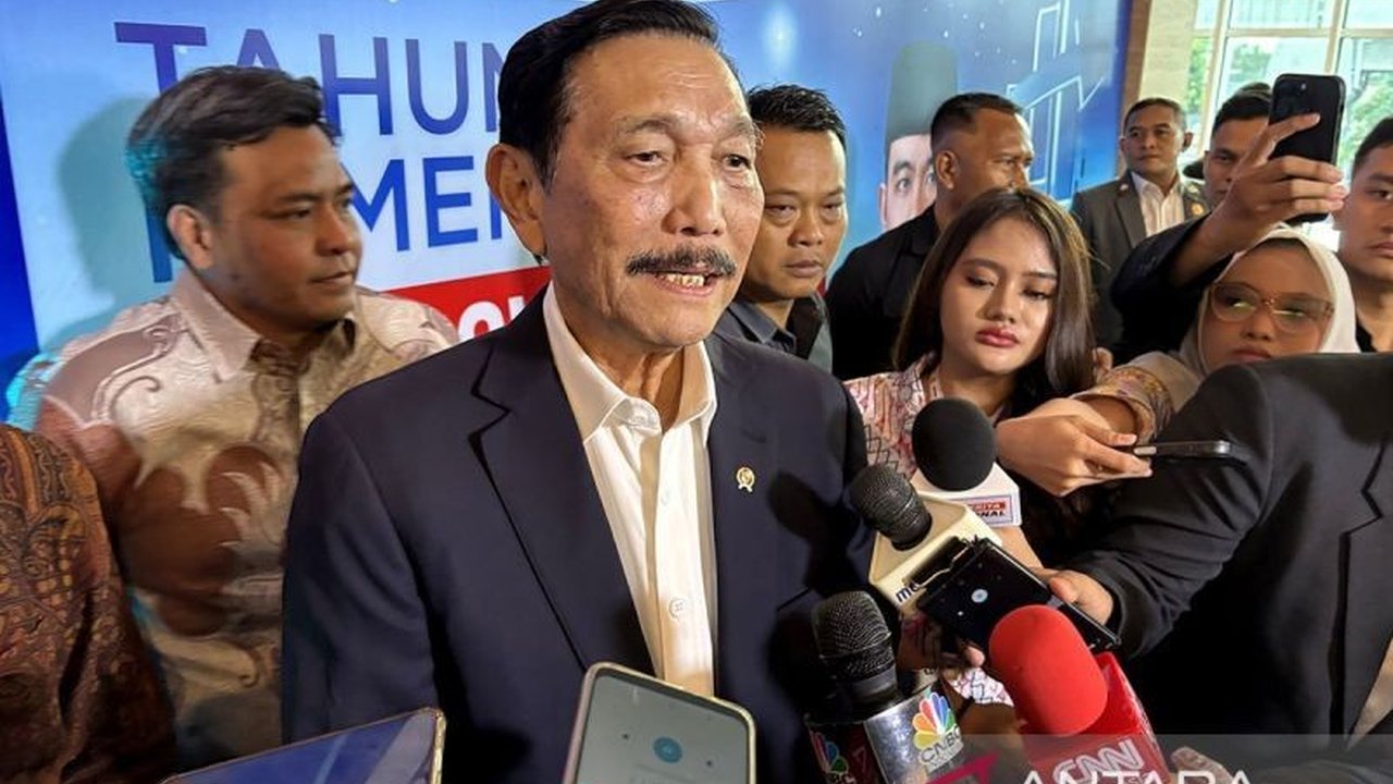 Luhut Binsar Pandjaitan membeberkan perjalanan panjang hilirisasi Morowali, termasuk pembangunan bandara IMIP. Ia mengungkap tantangan hingga nilai ekspor fantastis.