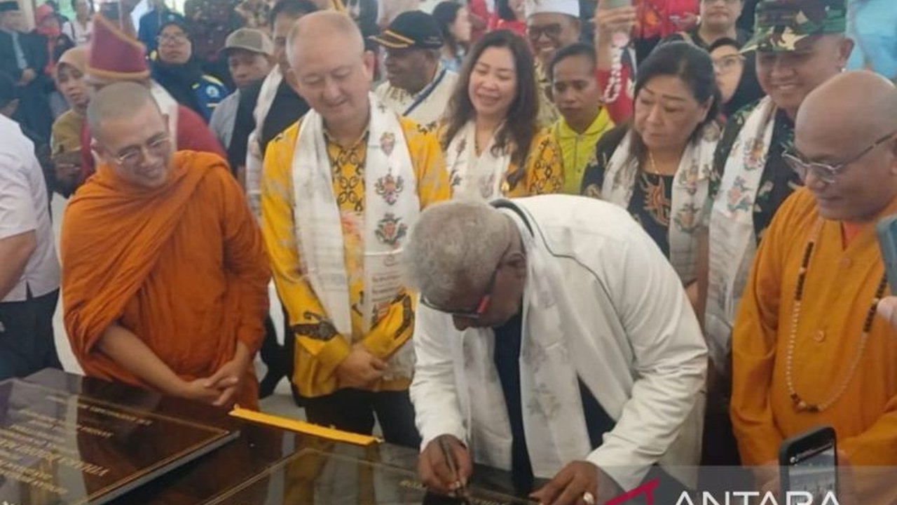 Pemerintah Kabupaten Mimika menunjukkan komitmen kuat dalam mendukung pembangunan rumah ibadah bagi semua umat beragama, memastikan fasilitas ibadah yang layak bagi masyarakat.