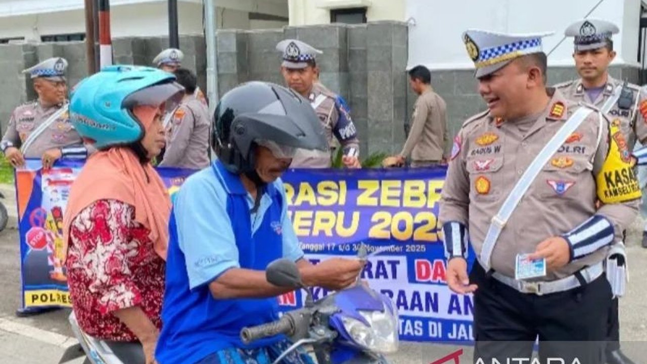 Polres Pamekasan menindak 17.209 pengendara selama Operasi Zebra Semeru Pamekasan, menunjukkan peningkatan pelanggaran lalu lintas yang signifikan. Simak detail penindakan dan dampaknya terhadap keselamatan berkendara.