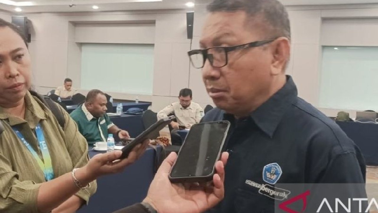 Dinas Pendidikan Biak Numfor mendesak orang tua untuk aktif dalam pengawasan media sosial anak, mengaktifkan fitur keamanan, dan memantau konten demi mencegah dampak negatif serta mengarahkan pada hal positif.