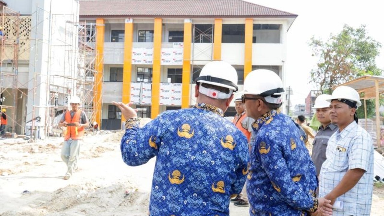 Gubernur Banten Andra Soni meninjau langsung progres pembangunan sekolah di Tangerang, termasuk SMAN 33 yang ditargetkan beroperasi 2026. Bagaimana kesiapan fasilitas pendidikan ini?