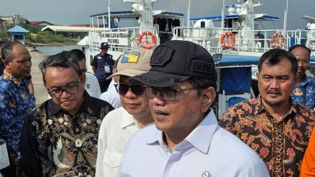 Wakil Menteri Transmigrasi mengusulkan pengembangan pusat usaha perikanan terpadu di Batam, memanfaatkan potensi laut dan berpotensi menjadi destinasi wisata kuliner internasional.