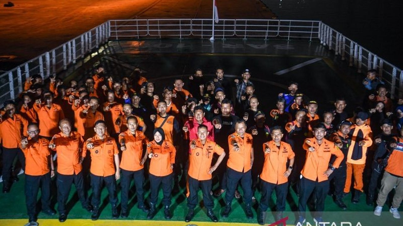 Basarnas mengerahkan Kapal Negara SAR Ganesha, helikopter, dan personel tambahan guna memperkuat operasi Basarnas Bantuan Bencana Sumatera yang terdampak banjir dan tanah longsor, menjamin bantuan cepat sampai.