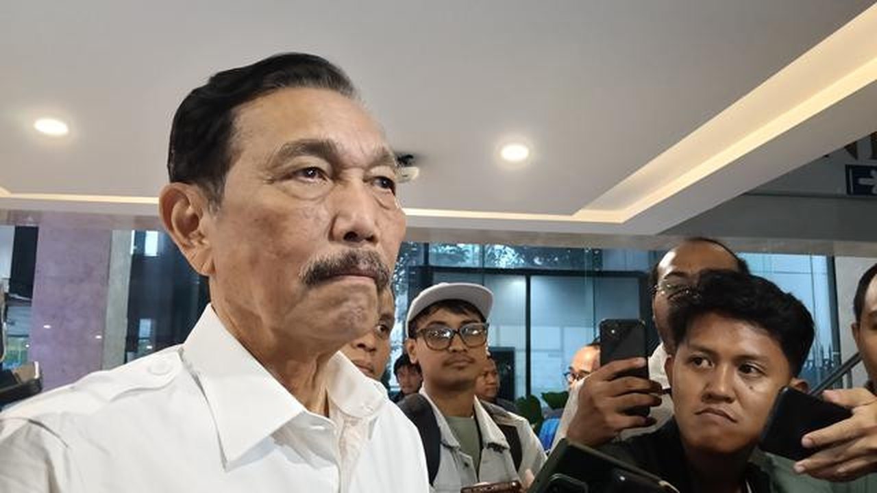 Ketua Dewan Ekonomi Nasional (DEN), Luhut Binsar Pandjaitan di kantornya, Jakarta, Rabu (13/8/2025).