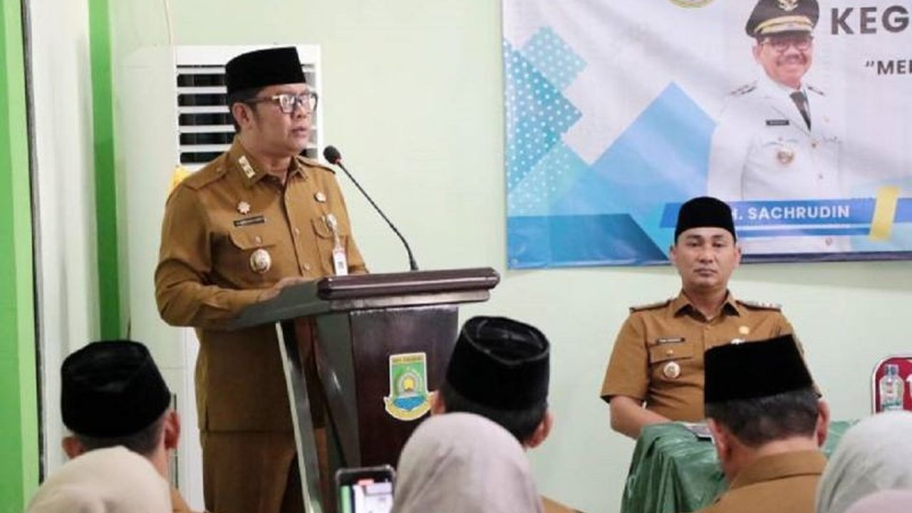 Wakil Wali Kota Tangerang Maryono Hasan menyoroti krusialnya Peran Guru Ngaji sebagai benteng moral di tengah arus informasi digital yang penuh tantangan. Pemerintah Kota Tangerang berkomitmen penuh mendukung dedikasi mereka.