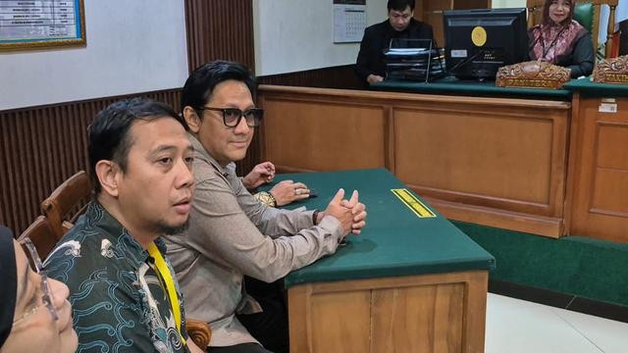 Perceraian antara Andre Taulany dan Rien Wartia Trigina akhirnya tuntas. Andre Taulany bacakan ikrar talak, menandai berakhirnya rumah tangga mereka.