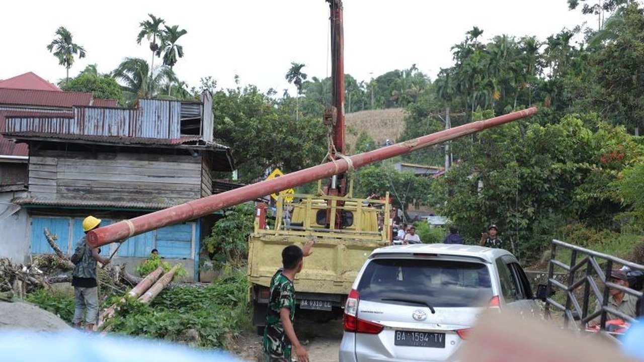 Kementerian Komunikasi dan Digital (Komdigi) bergerak cepat dalam pemulihan jaringan komunikasi Sumbar pasca bencana, memperbaiki 145 BTS dan mendistribusikan internet satelit gratis di wilayah terdampak.