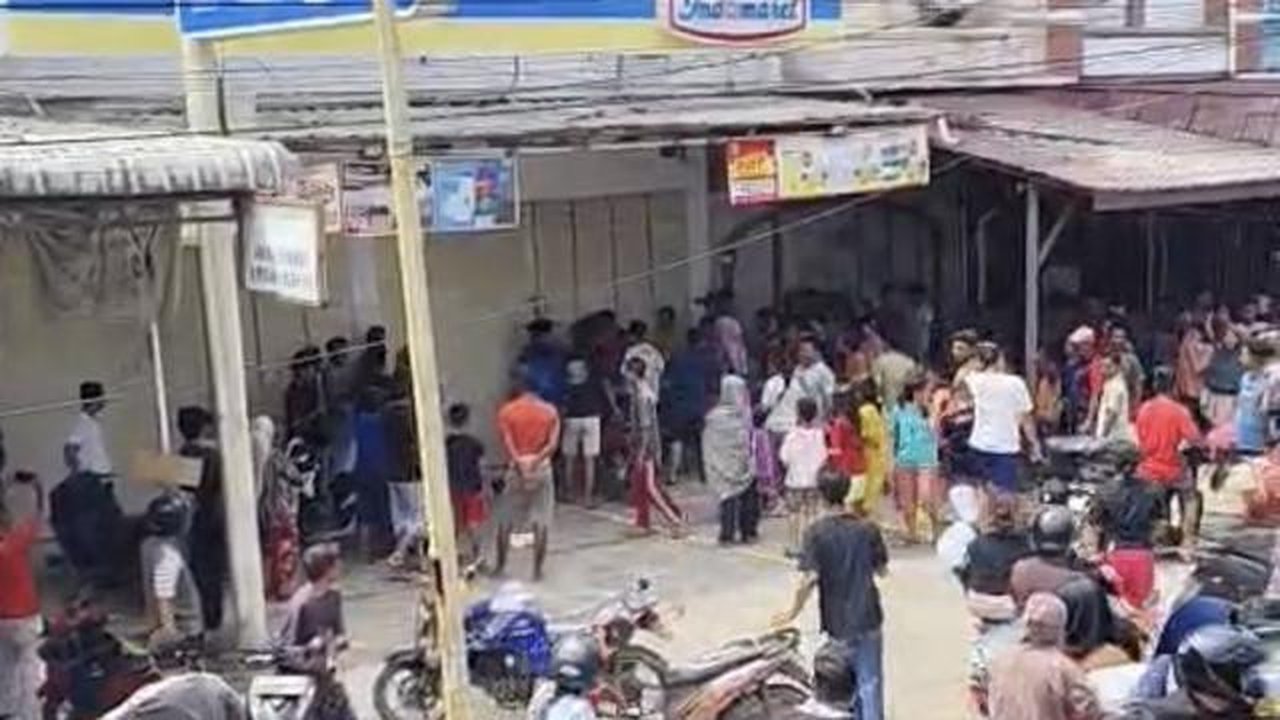 penjarahan minimarket di Sibolga. (istimewa)