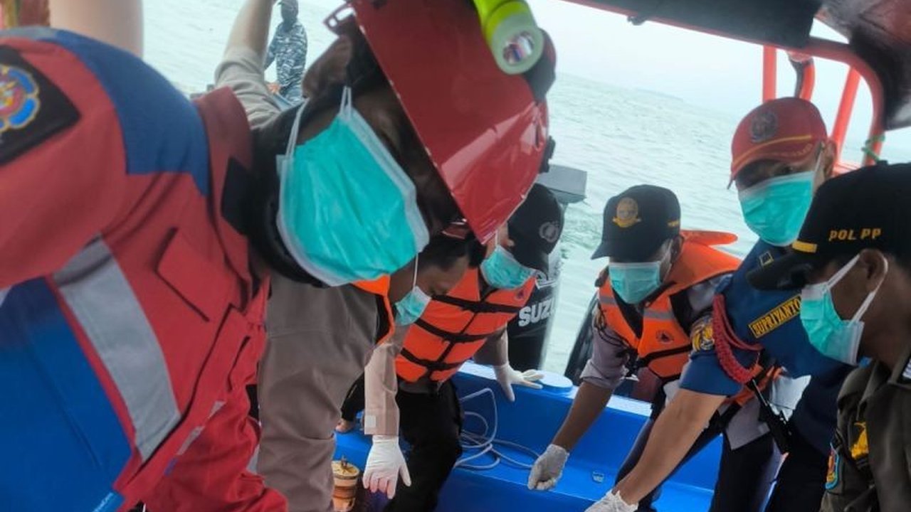 Polsek Kepulauan Seribu Selatan tengah mendalami kasus Penemuan Jasad Pulau Untung Jawa, seorang pria tak dikenal yang terapung. Siapa korban dan apa penyebab kematiannya?