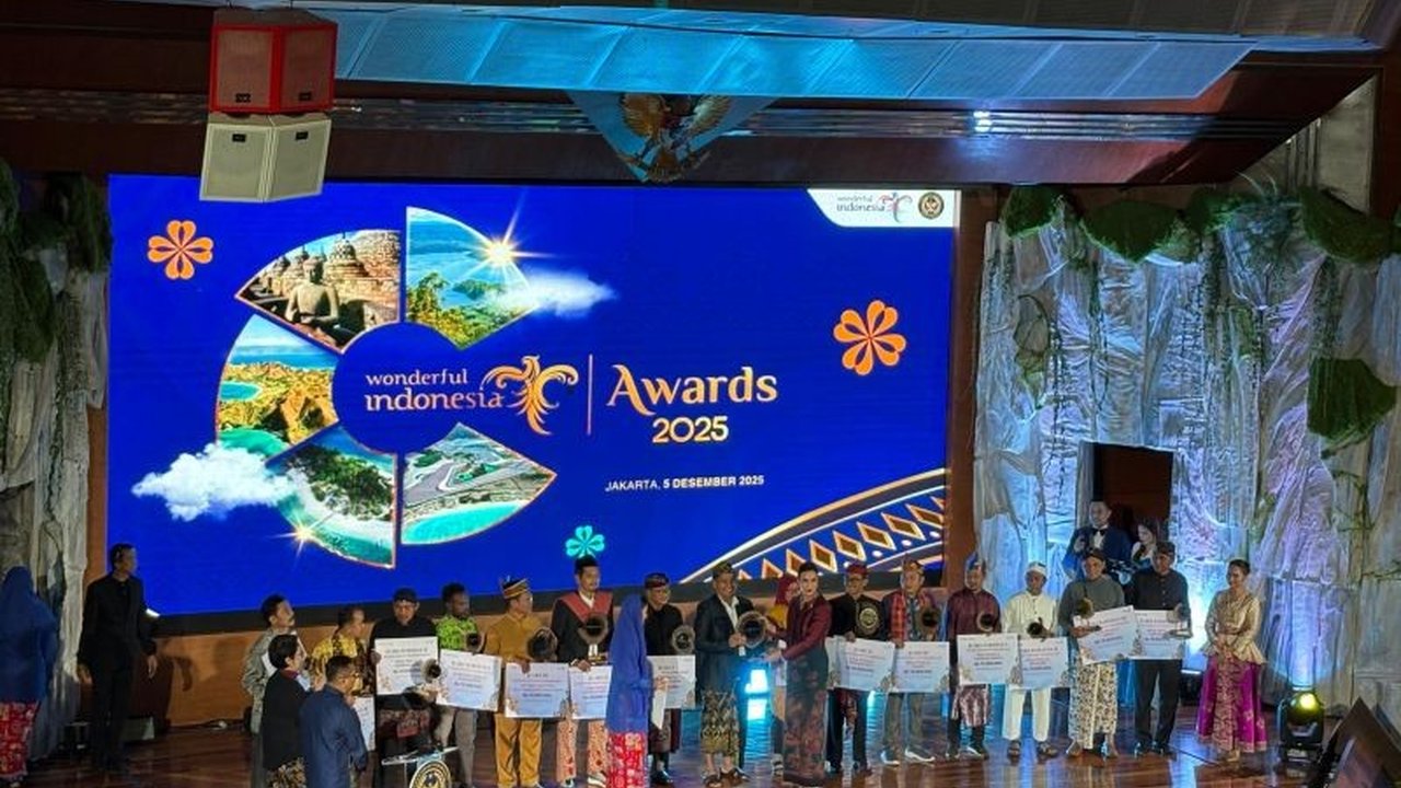 Desa Wisata Hijau Bilebante di Lombok Tengah dinobatkan sebagai Desa Wisata Terbaik Nasional dalam Wonderful Indonesia Awards (WIA) 2025, menawarkan pengalaman otentik dan pemerataan ekonomi.