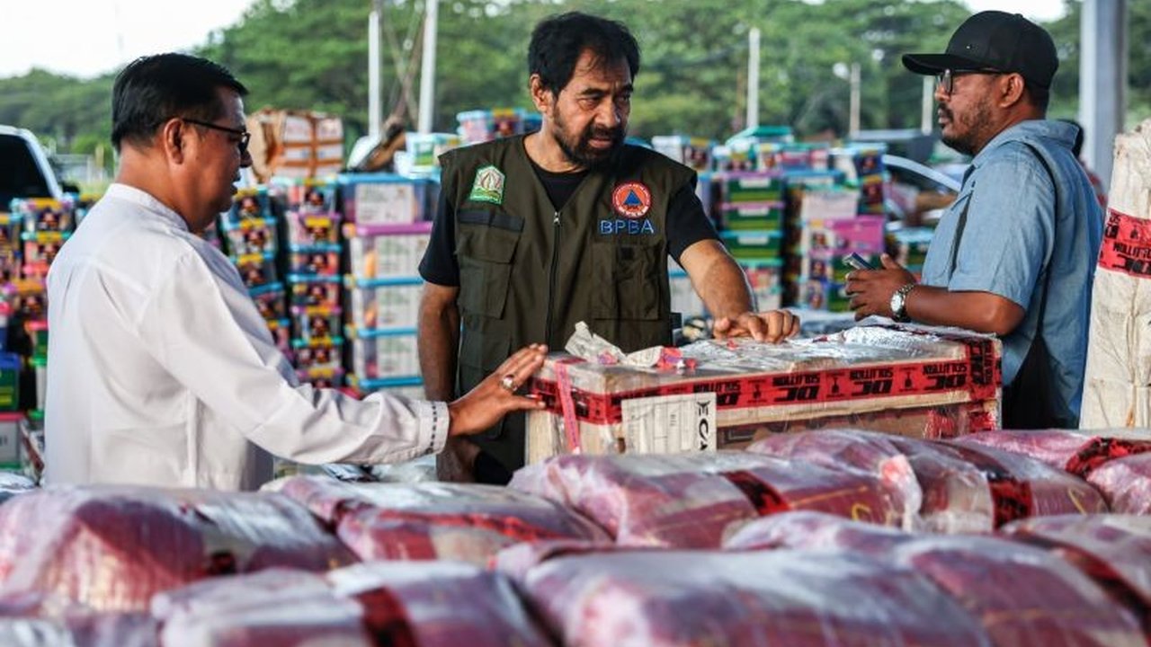 Gubernur Aceh, Muzakir Manaf, mendesak percepatan distribusi bantuan serta penanganan infrastruktur di wilayah terdampak Banjir Longsor Aceh yang masih terisolasi.