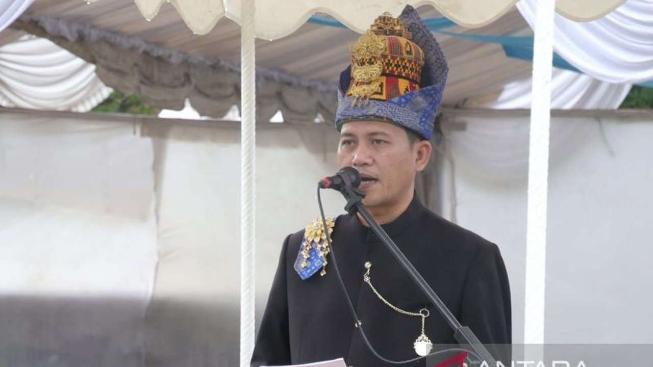 Bupati Aceh Selatan Mirwan MS mengeluarkan imbauan tegas kepada pedagang dan distributor untuk tidak menaikkan harga bahan pokok di tengah bencana banjir, demi meringankan beban masyarakat yang terdampak.