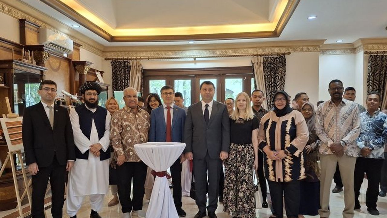 Kedutaan Besar Turki di Jakarta merayakan Hari Kopi Turki sedunia pada 5 Desember, memperkuat ikatan budaya dan diplomatik dengan Indonesia sekaligus memperkenalkan tradisi kopi unik yang diakui UNESCO.