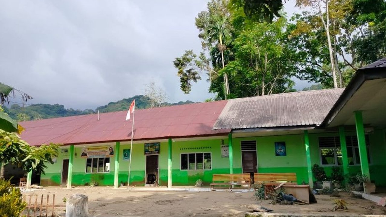 Pemerintah Kabupaten Agam memutuskan libur sekolah bagi 93 institusi pendidikan terdampak bencana alam hingga 22 Desember 2025. Kebijakan libur sekolah Agam ini diambil untuk memastikan keselamatan siswa dan guru.