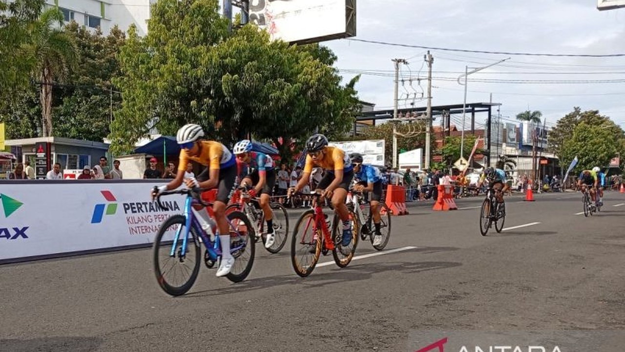 Ajang balap sepeda bergengsi Criterium Open 2025 Cilacap berhasil memutar roda ekonomi hingga mendekati Rp1 miliar, membawa berkah bagi UMKM dan perhotelan di Cilacap.