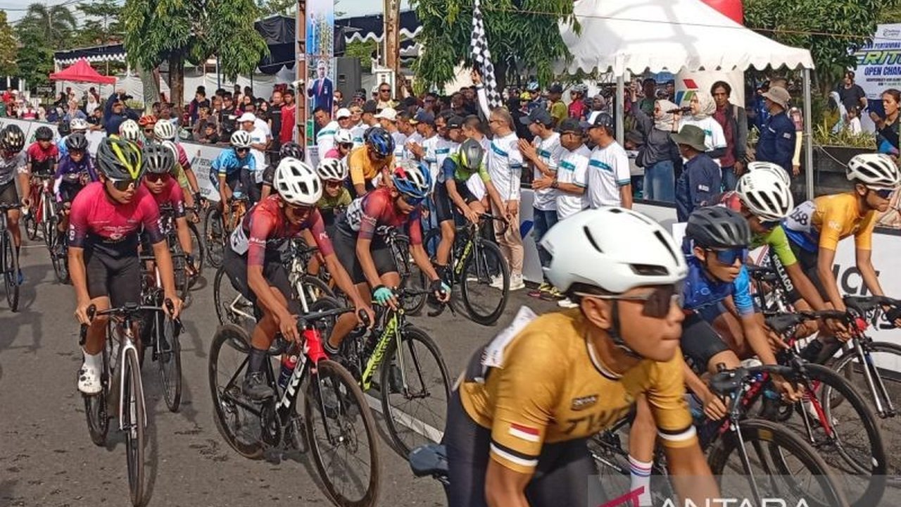 Criterium Open Cilacap 2025 kembali digelar di Kabupaten Cilacap, Jawa Tengah, menjadi wadah penting untuk mencari bibit atlet balap sepeda nasional dengan antusiasme peserta yang terus meningkat.