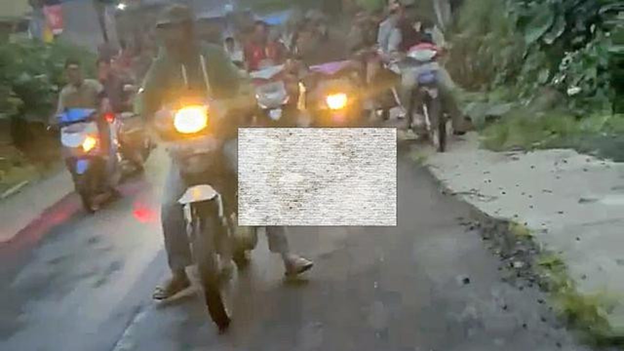 Potongan video aksi main hakim sendiri warga yang potong kelamin dan seret pelaku pemerkosaan disabilitas di Gowa Sulsel. (Liputan6.com/ Ist)