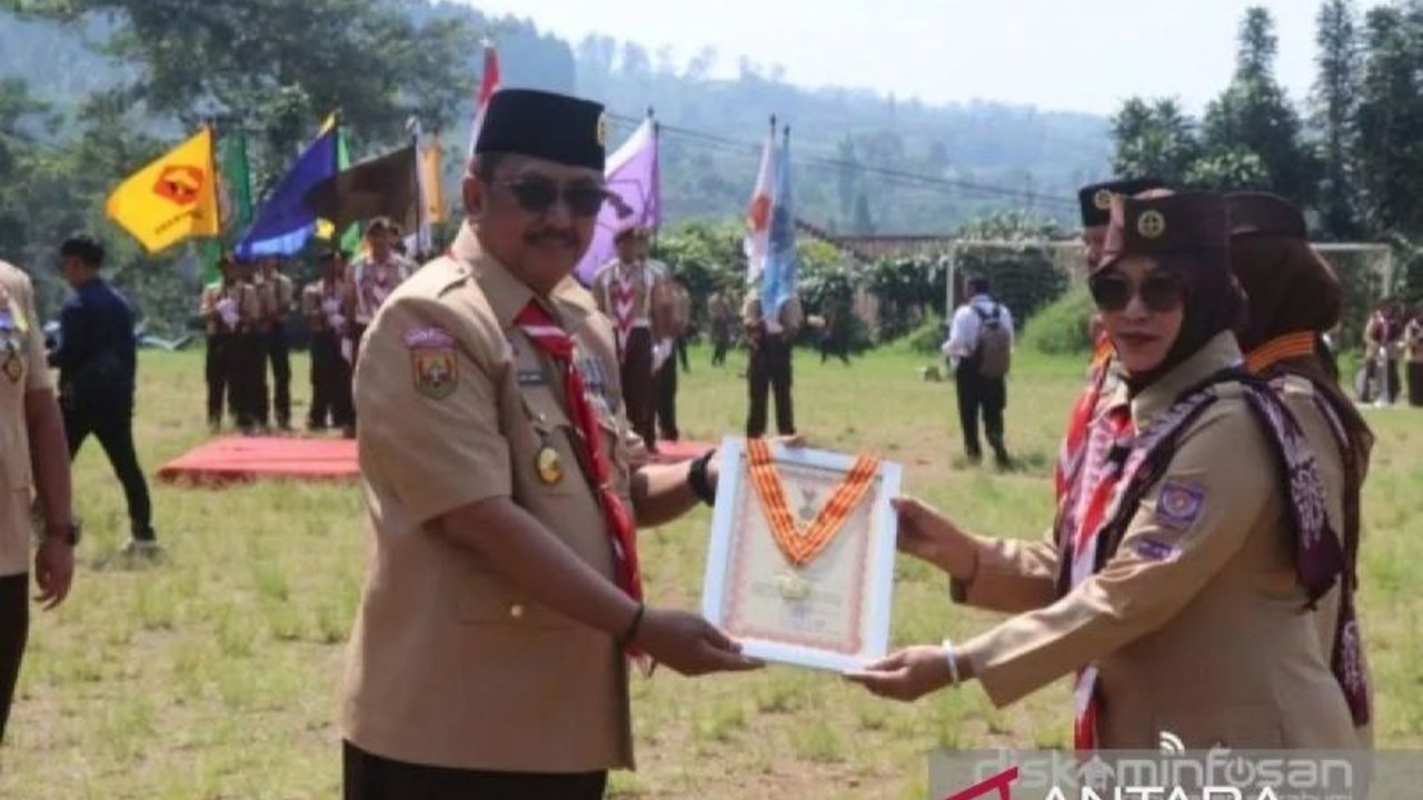 Kwartir Cabang Gerakan Pramuka Sukabumi resmi melantik Pengurus Adhyasta Pemilu, menandai komitmen memperkuat pemahaman demokrasi dan kepemiluan di kalangan generasi muda.