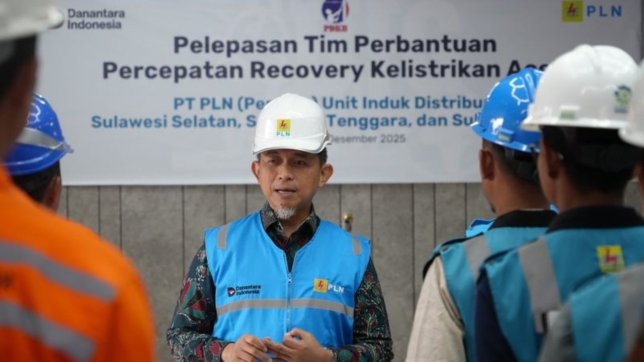 PT PLN UID Sulselrabar menerjunkan 41 personel tim khusus Pekerjaan Dalam Keadaan Bertegangan (PDKB) untuk mempercepat pemulihan listrik Aceh pascabencana banjir bandang dan longsor, membawa misi kemanusiaan bagi masyarakat terdampak.