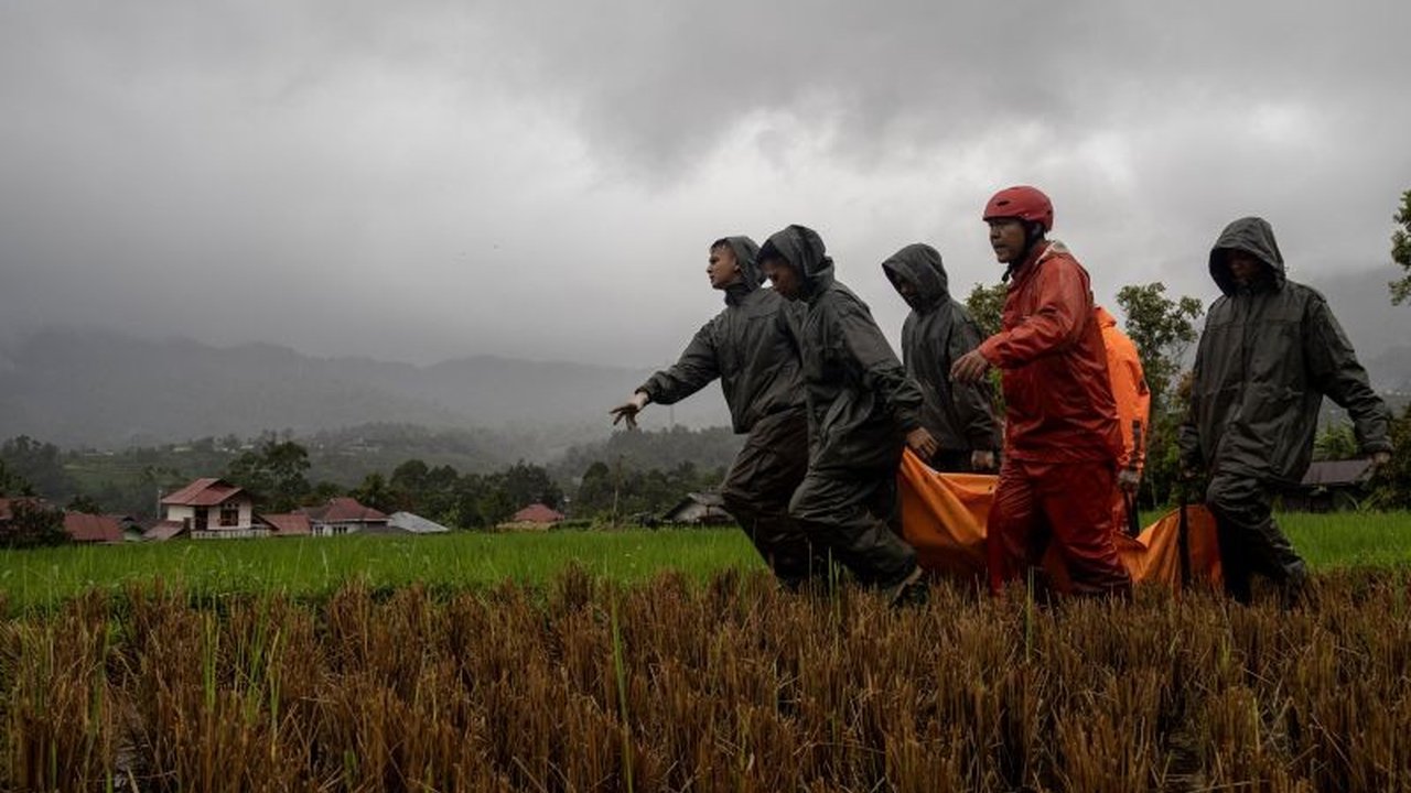 Fendi, seorang penyintas likuefaksi Palu, menunjukkan keberanian luar biasa saat menyelamatkan banyak warga dari sapuan galodo di Malalak Timur, Agam, Sumatera Barat.