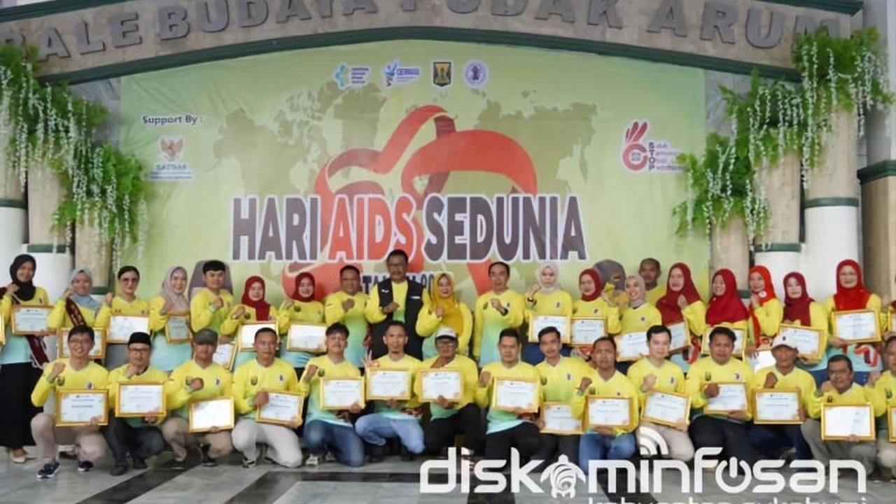 Pemerintah Kabupaten Sukabumi menggelar Peringatan Hari AIDS Sedunia untuk perkuat komitmen pencegahan HIV/AIDS. Bupati Asep Japar ajak masyarakat hapus stigma ODHA di tengah peningkatan kasus yang signifikan.