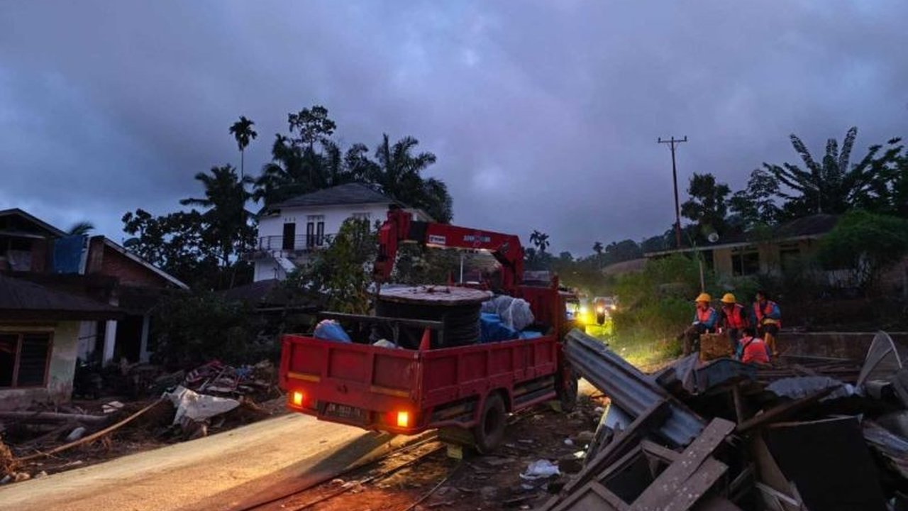 Forum Konsumen Berdaya Indonesia (FKBI) mendesak kementerian dan BUMN untuk segera memberikan Insentif Korban Banjir Sumatera, baik fiskal maupun nonfiskal, guna memulihkan daya beli dan ekonomi masyarakat terdampak.