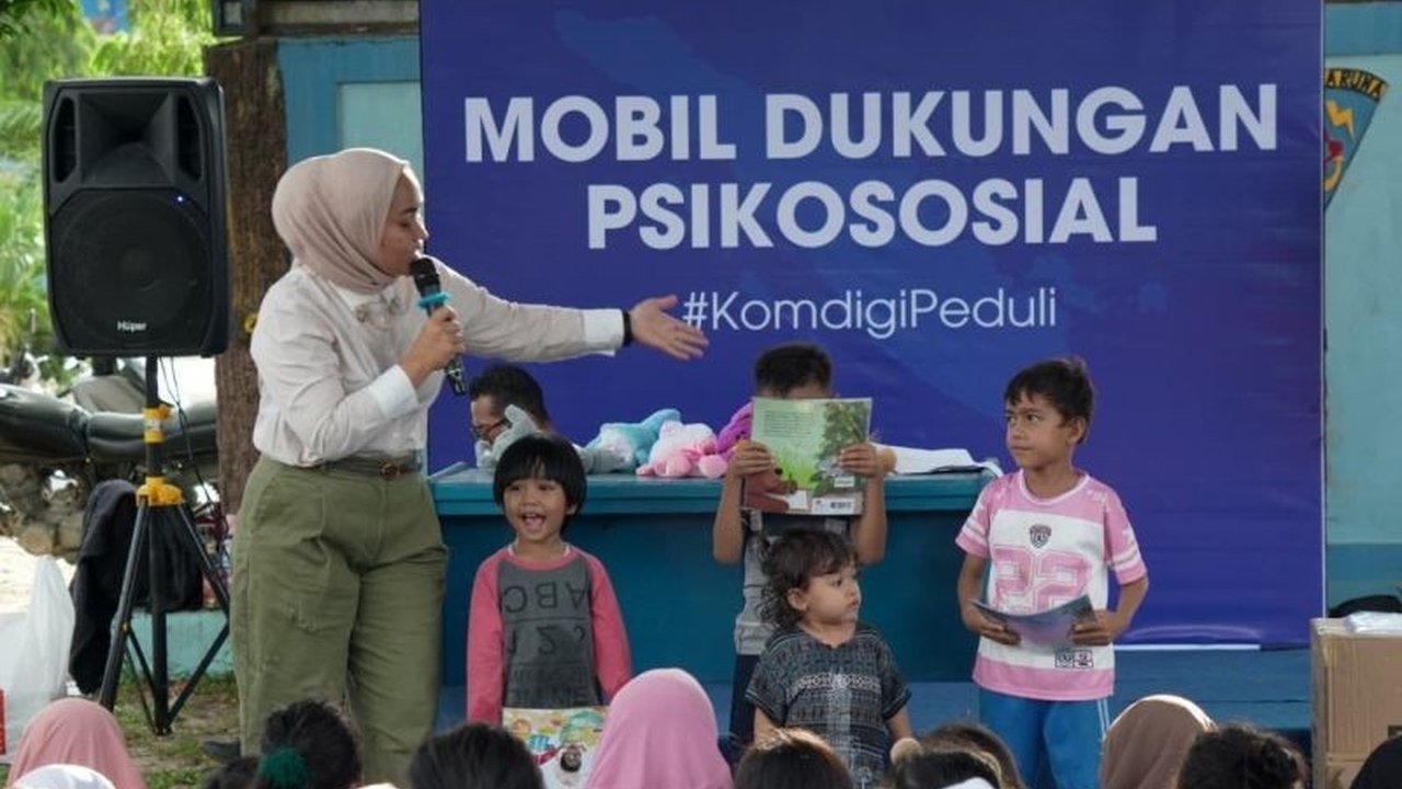 Kementerian Komunikasi dan Digital (Komdigi) berinisiatif membantu pemulihan psikososial anak korban bencana di Sumatra Barat melalui sesi mendongeng, mengurangi trauma dan memperkenalkan literasi.