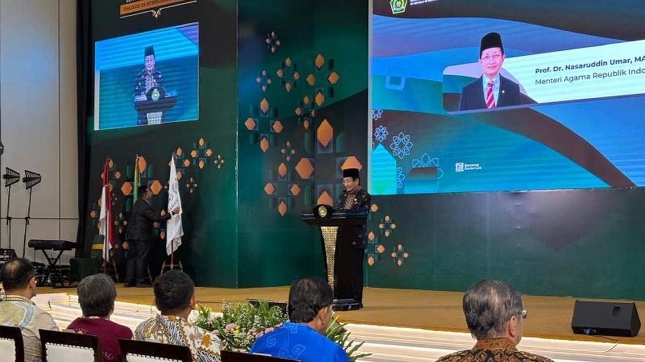 Menteri Agama (Menag) Nasaruddin Umar menekankan pentingnya kerukunan manusia dan alam sebagai amanah Ilahi. Ia menyebut merusak lingkungan adalah pengkhianatan terhadap pesan langit, mengajak umat beragama menjaga relasi spiritual dengan semesta.