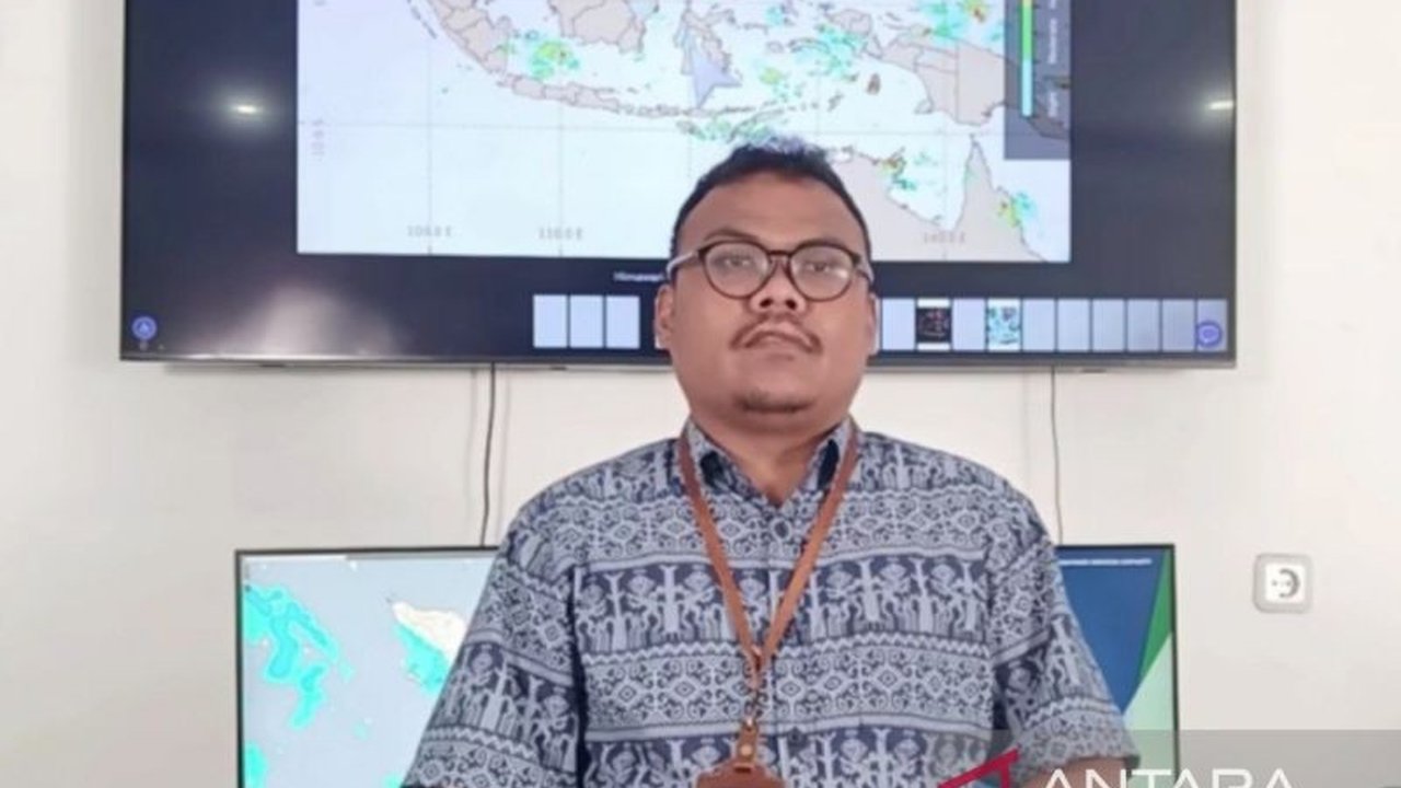 Waspada! BMKG mengeluarkan peringatan dini potensi **hujan lebat Sumatera Utara** yang dapat disertai angin kencang dan petir, berisiko menyebabkan bencana hidrometeorologi.